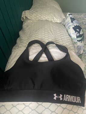 Under Armour Black Cross-Back Sports Bra